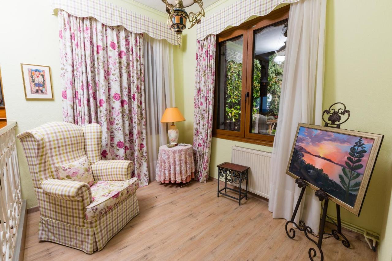 Beachfront Family Villa Katerina With Private Pool, Playground, Bbq & Amazing Sea Views! Petres  Exterior photo