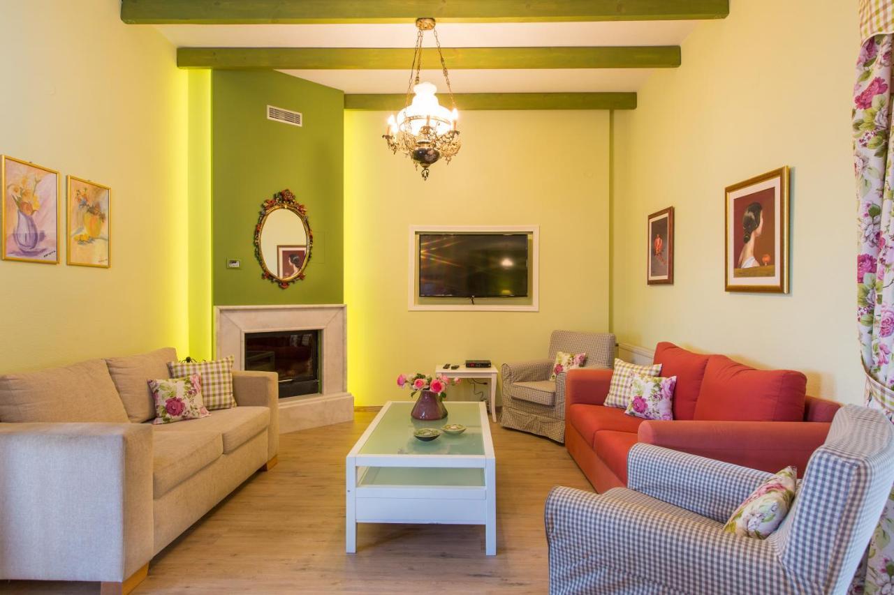 Beachfront Family Villa Katerina With Private Pool, Playground, Bbq & Amazing Sea Views! Petres  Exterior photo