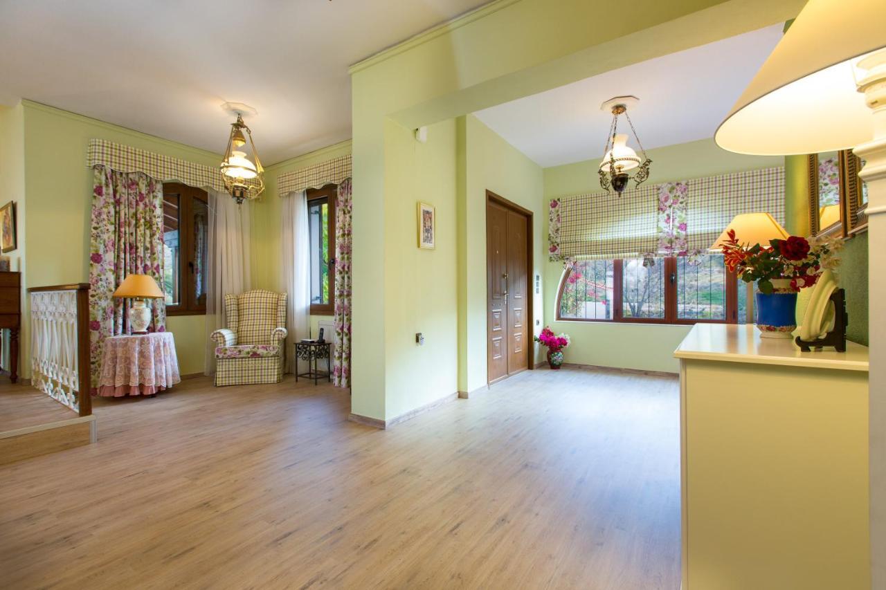 Beachfront Family Villa Katerina With Private Pool, Playground, Bbq & Amazing Sea Views! Petres  Exterior photo