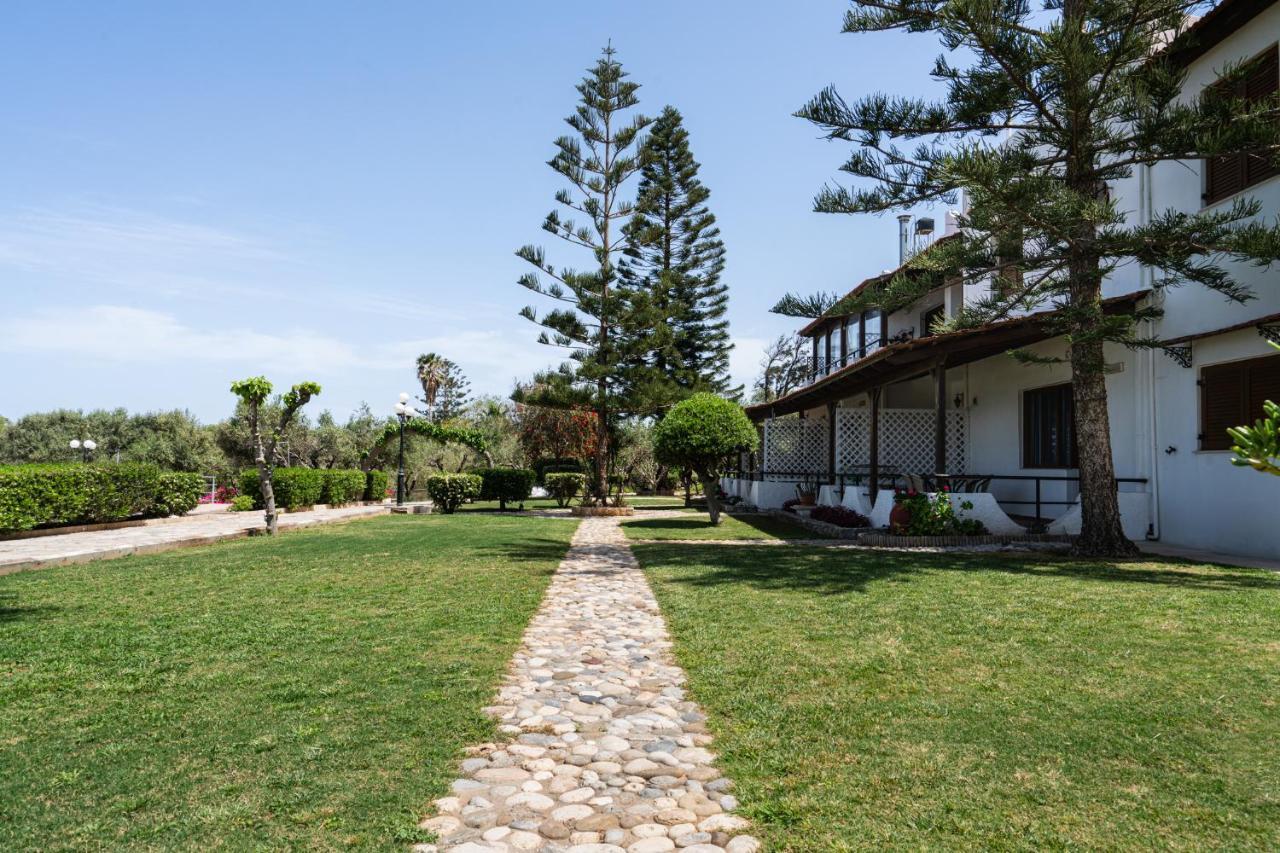 Beachfront Family Villa Katerina With Private Pool, Playground, Bbq & Amazing Sea Views! Petres  Exterior photo