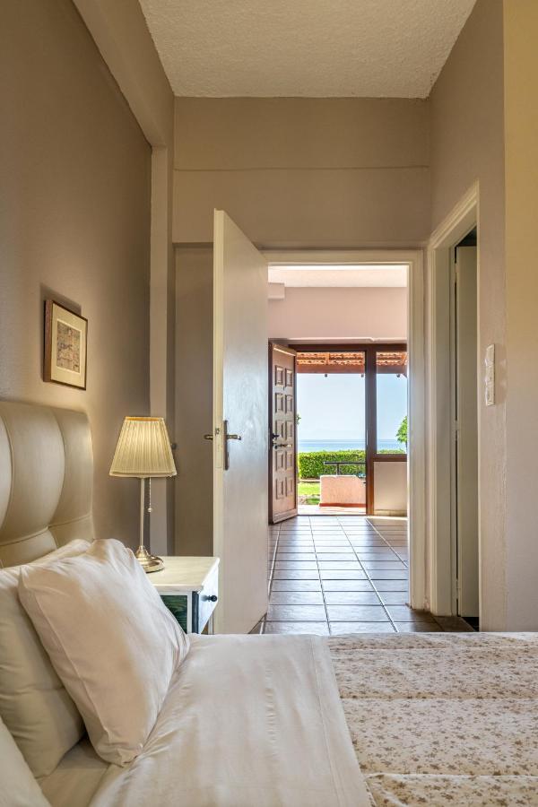 Beachfront Family Villa Katerina With Private Pool, Playground, Bbq & Amazing Sea Views! Petres  Exterior photo