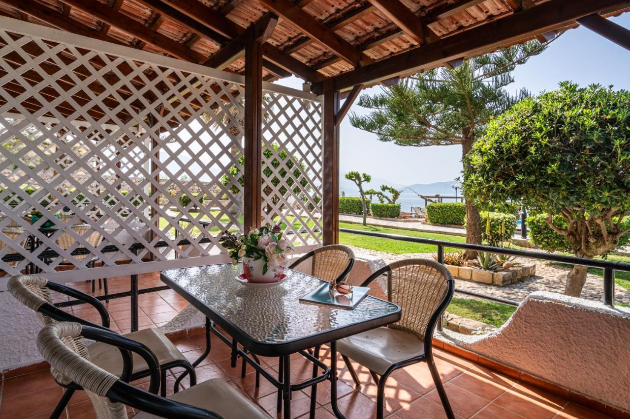 Beachfront Family Villa Katerina With Private Pool, Playground, Bbq & Amazing Sea Views! Petres  Exterior photo