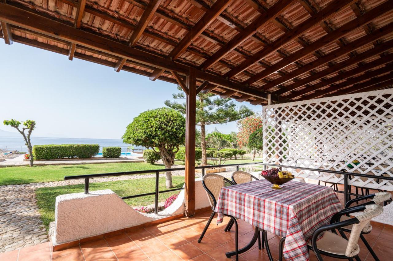 Beachfront Family Villa Katerina With Private Pool, Playground, Bbq & Amazing Sea Views! Petres  Exterior photo