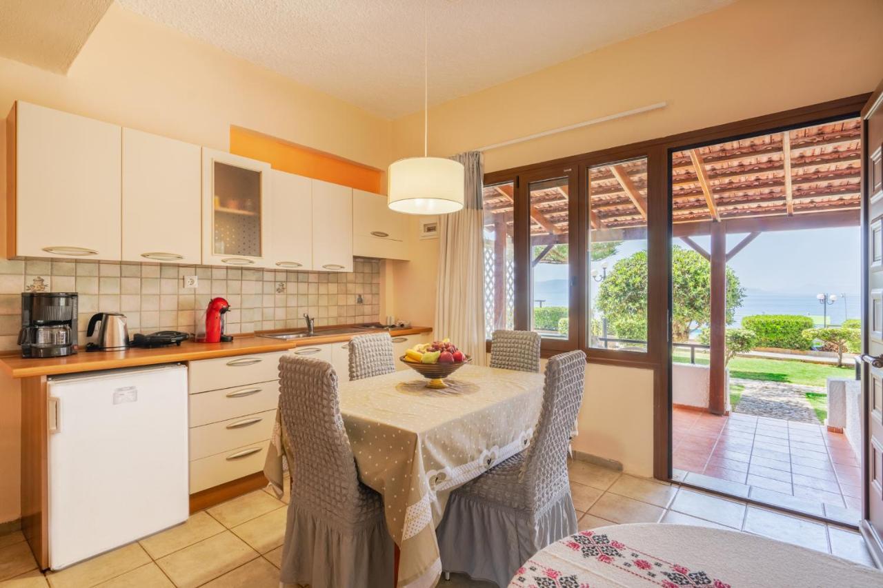 Beachfront Family Villa Katerina With Private Pool, Playground, Bbq & Amazing Sea Views! Petres  Exterior photo
