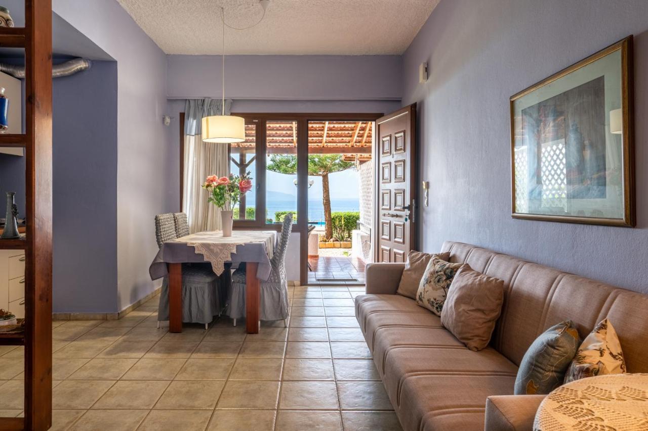 Beachfront Family Villa Katerina With Private Pool, Playground, Bbq & Amazing Sea Views! Petres  Exterior photo