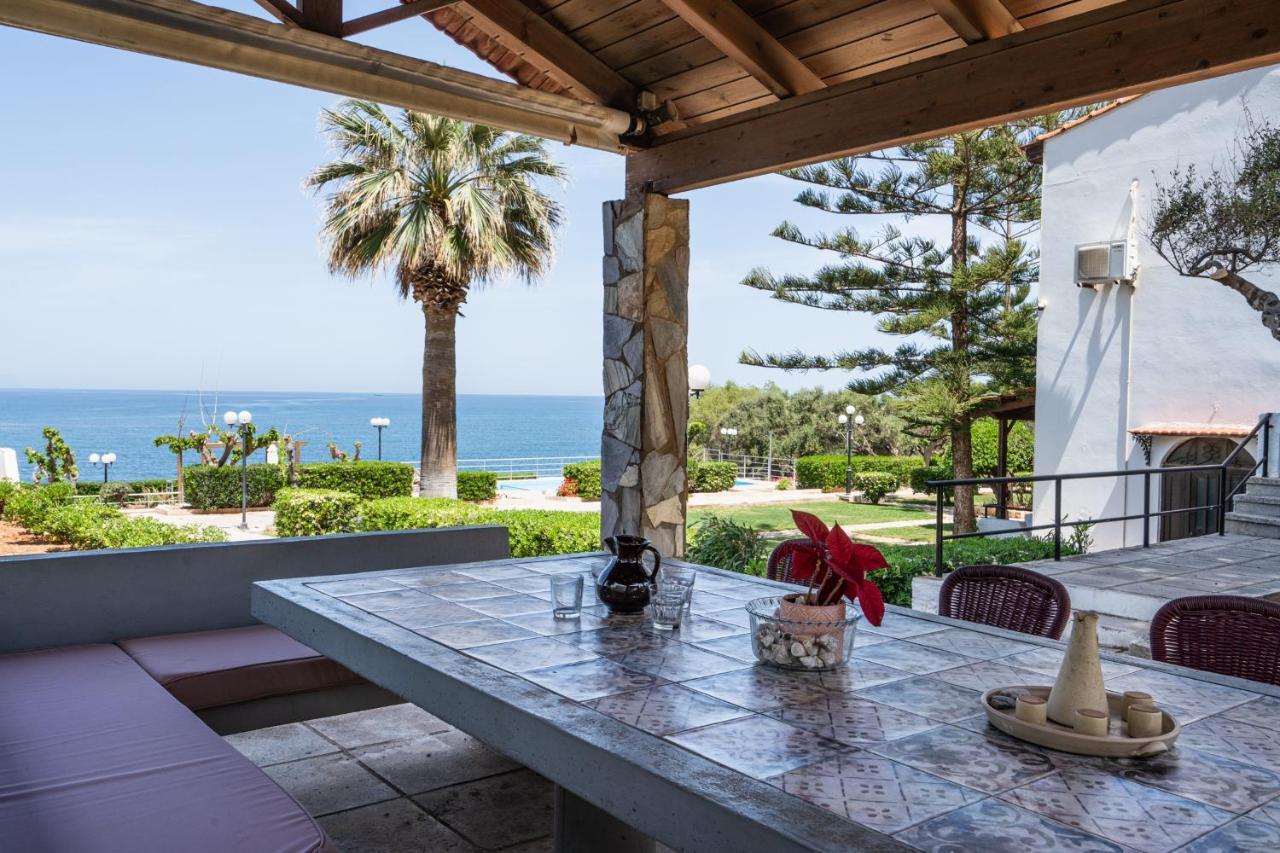 Beachfront Family Villa Katerina With Private Pool, Playground, Bbq & Amazing Sea Views! Petres  Exterior photo