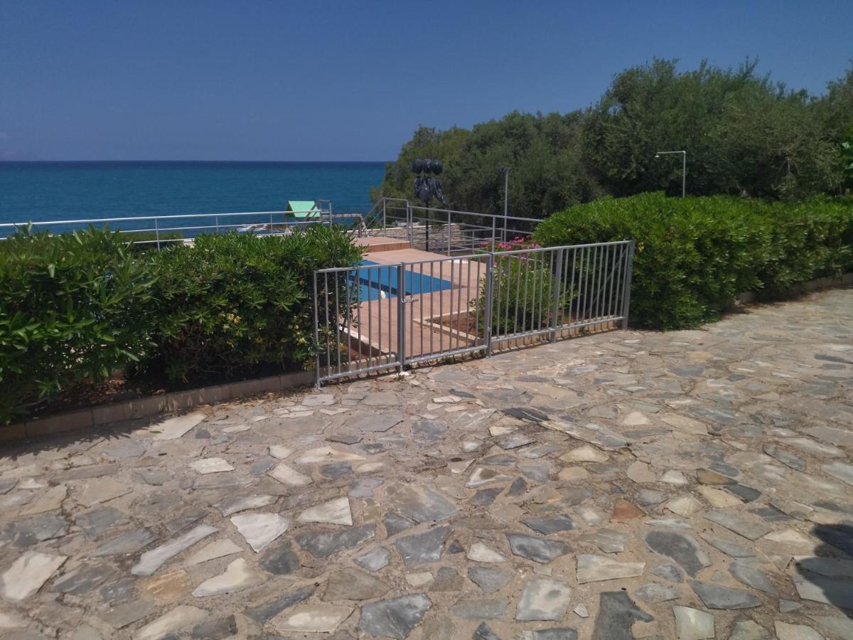 Beachfront Family Villa Katerina With Private Pool, Playground, Bbq & Amazing Sea Views! Petres  Exterior photo