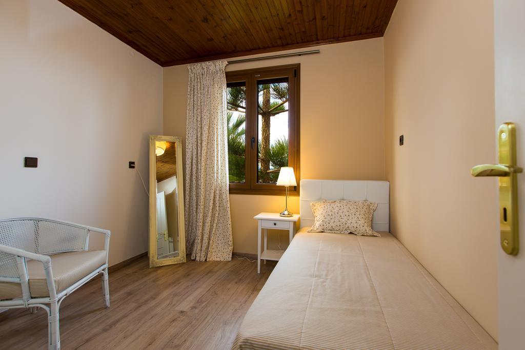 Beachfront Family Villa Katerina With Private Pool, Playground, Bbq & Amazing Sea Views! Petres  Exterior photo